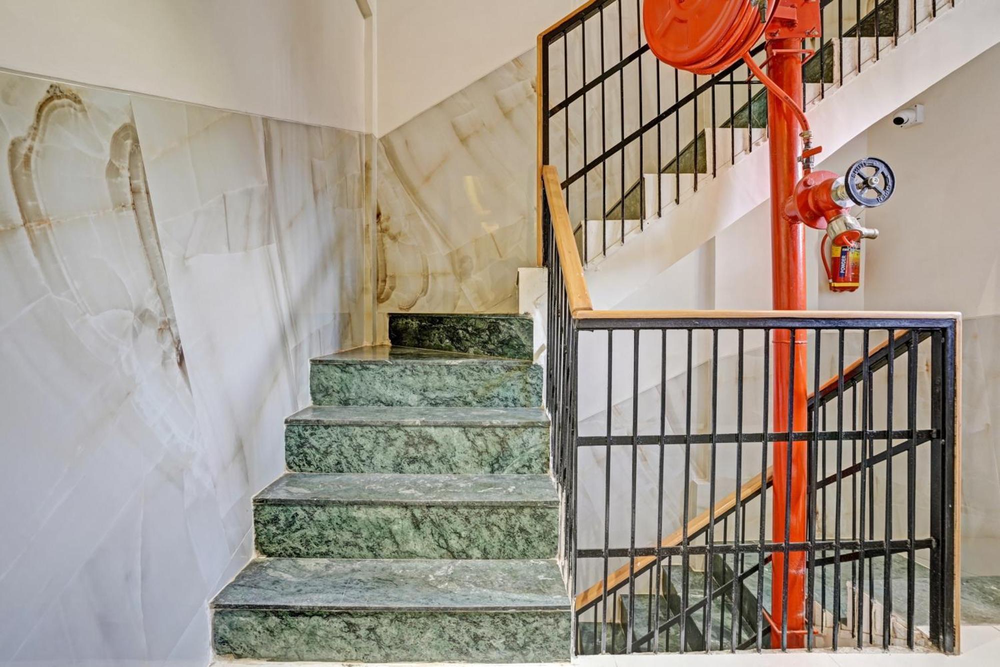 Super Hotel O Dhiman Residency Ulhasnagar Ngoại thất bức ảnh